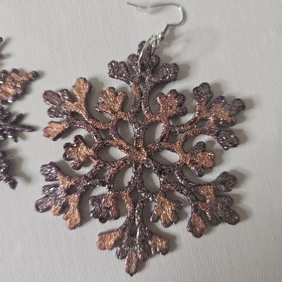 HANDCRAFTED Snowflake Pierced Earrings HANDPAINTED Holiday Jewelry Accessories - Picture 4 of 17
